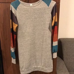 Long sleeve patterned sleeve shirt